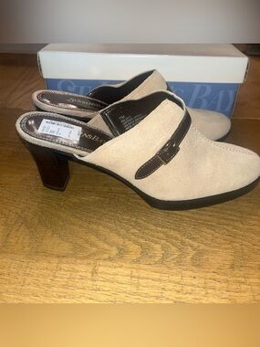 St. John’s Bay Tan and Brown Leather Heeled Mules Size 7 M